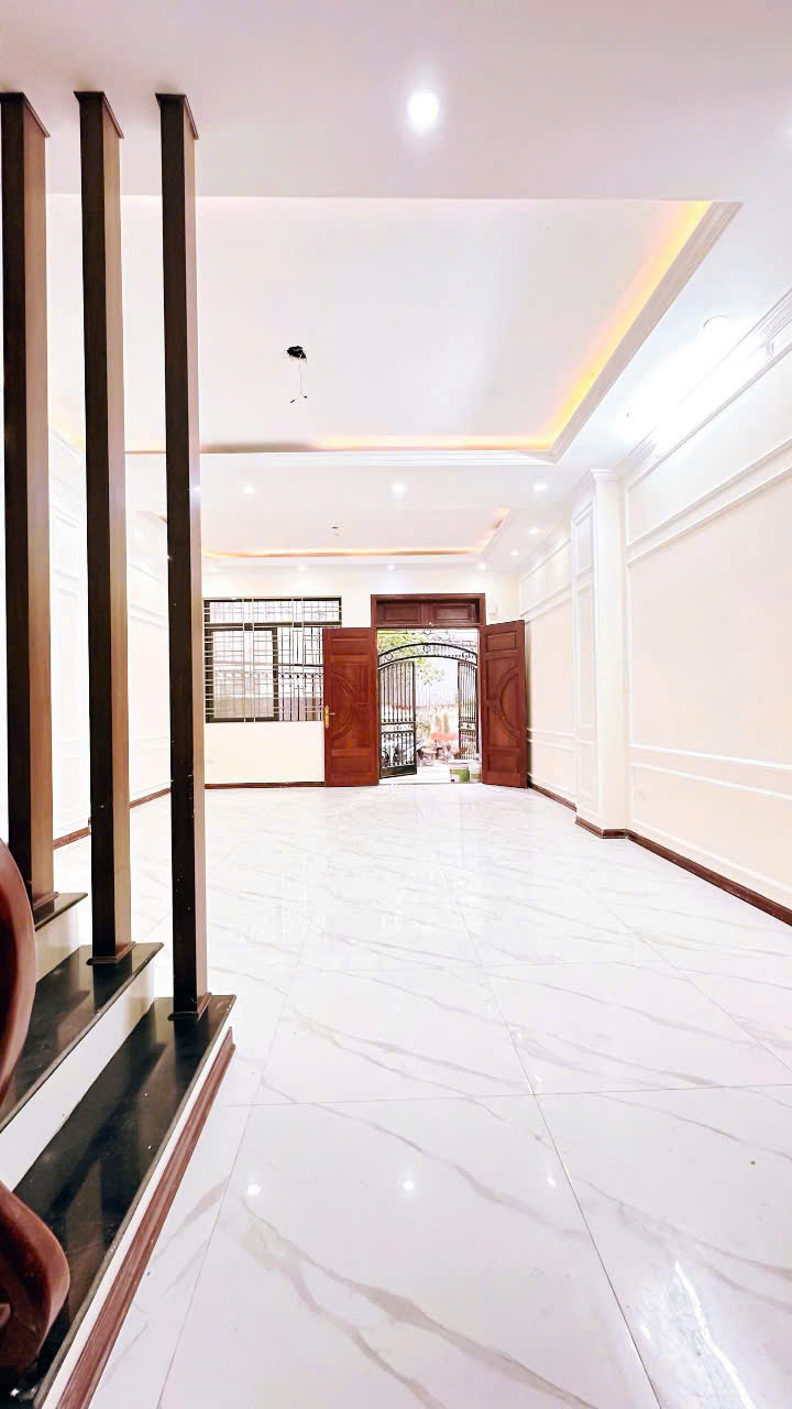 Nhà nguyễn chí thanh  ngõ ô tô tránh kinh doanh - thang máy - full nội thất- trư