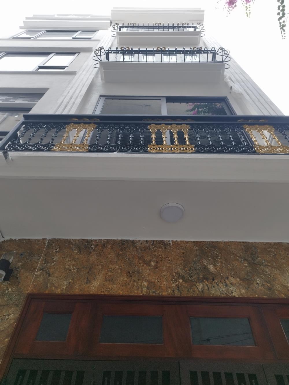 Bán nhà riêng 30m2 tại đường Chuyên Dùng 9, Quận 7, tiện ích xung quanh đầy đủ
