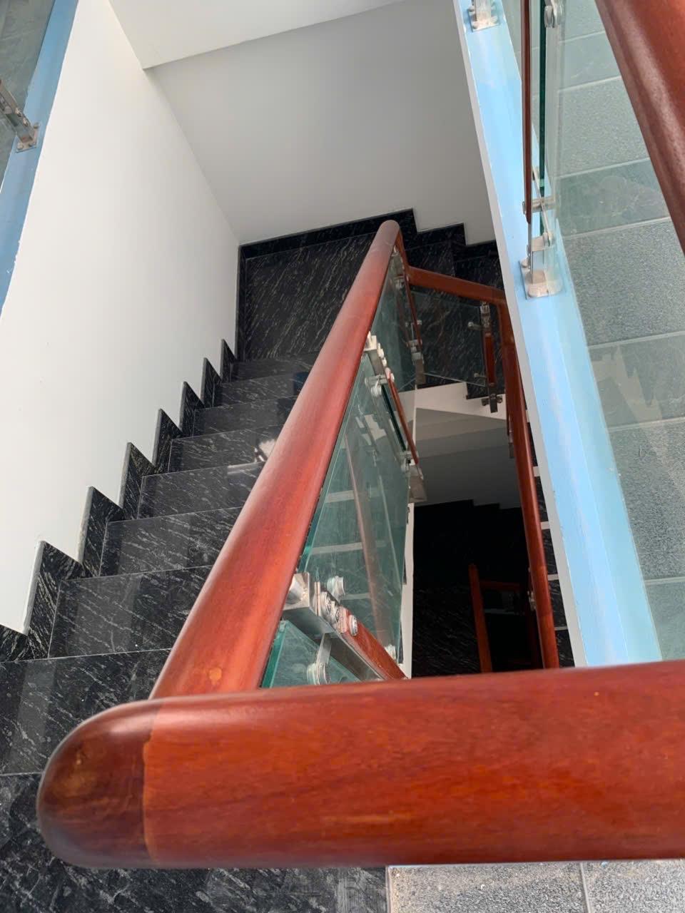 Bán nhà riêng 4x30m đường Lạc Long Quân, phường 10, quận Tân Bình, thiết kế hiện đại