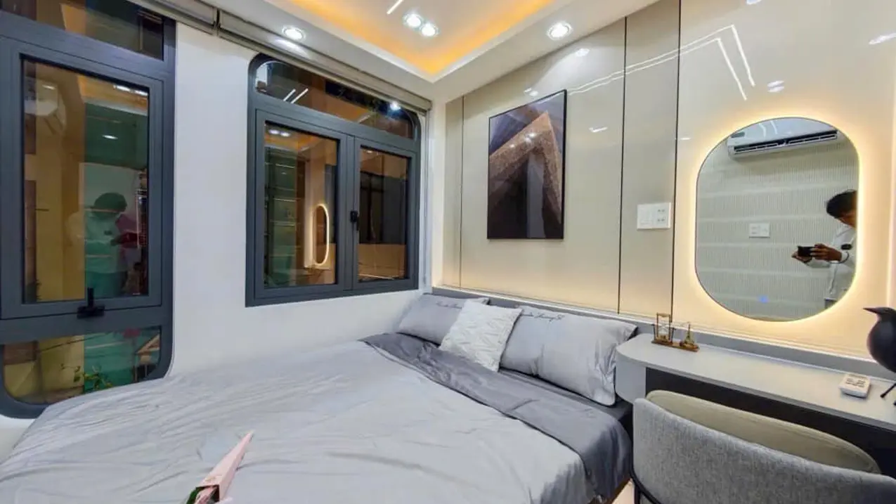 Bán nhà đẹp phố Trịnh Công Sơn Tây Hồ, gần phố, ngõ thông, 14.8 tỷ