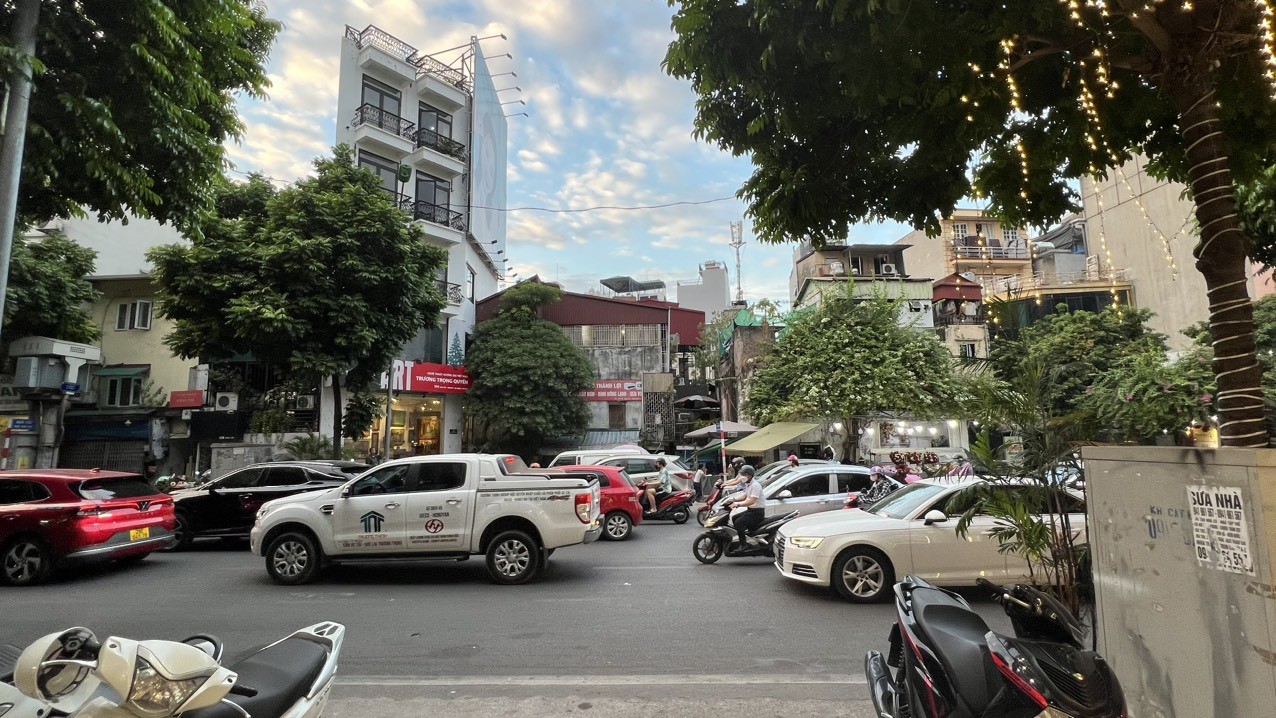 Cho thuê văn phòng hạng A tại Hoàng Quốc Việt Bắc Từ Liêm 1300m2 full nội thất cao cấp