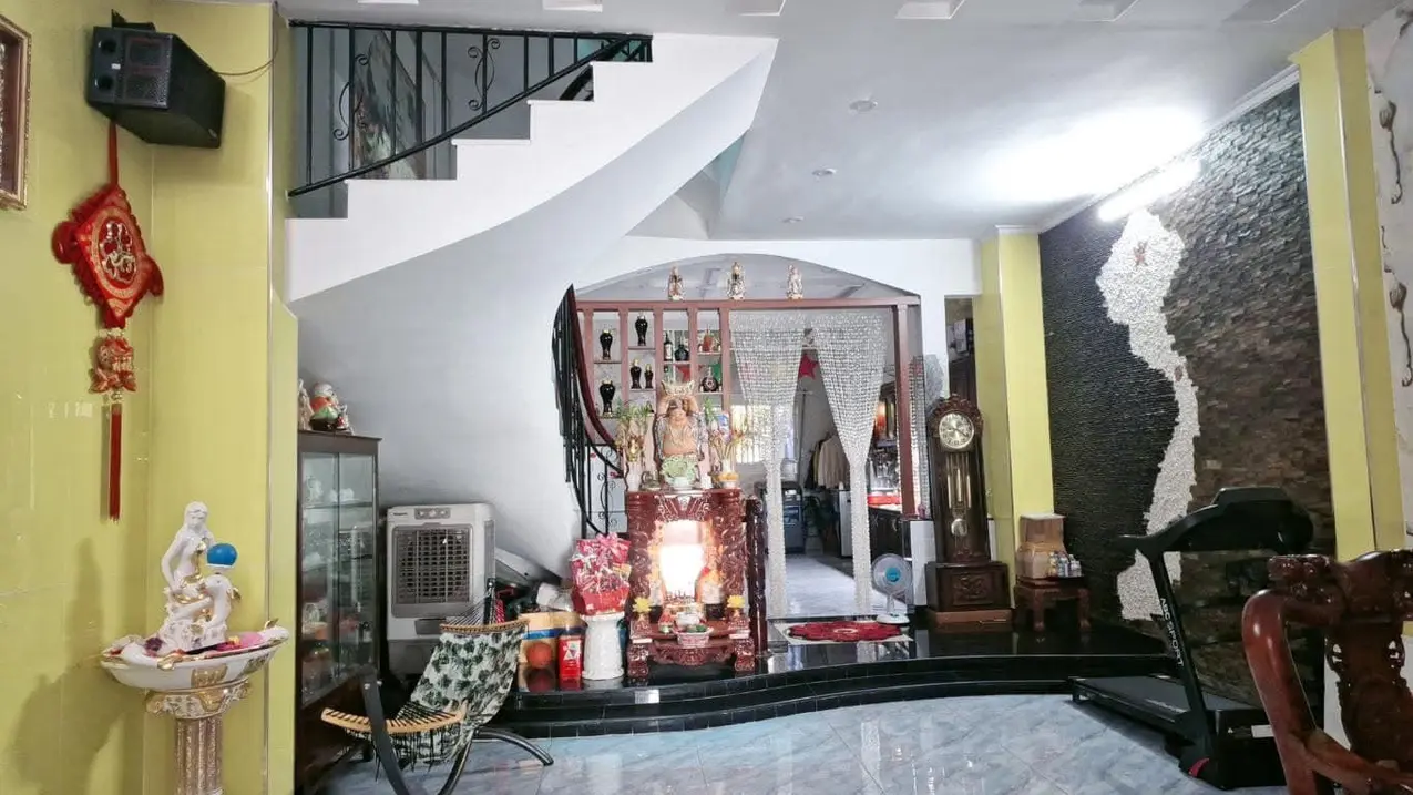 Bán nhà riêng 4 tầng 100m² tại đường Huỳnh Tấn Phát, quận 7, sân để xe rộng