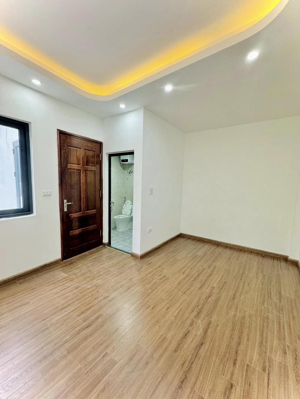 Bán nhà mặt phố Nguyễn Khang, Cầu Giấy, diện tích 83m2 x 5 tầng x mặt tiền 5m giá 54 tỷ có thương lượng
