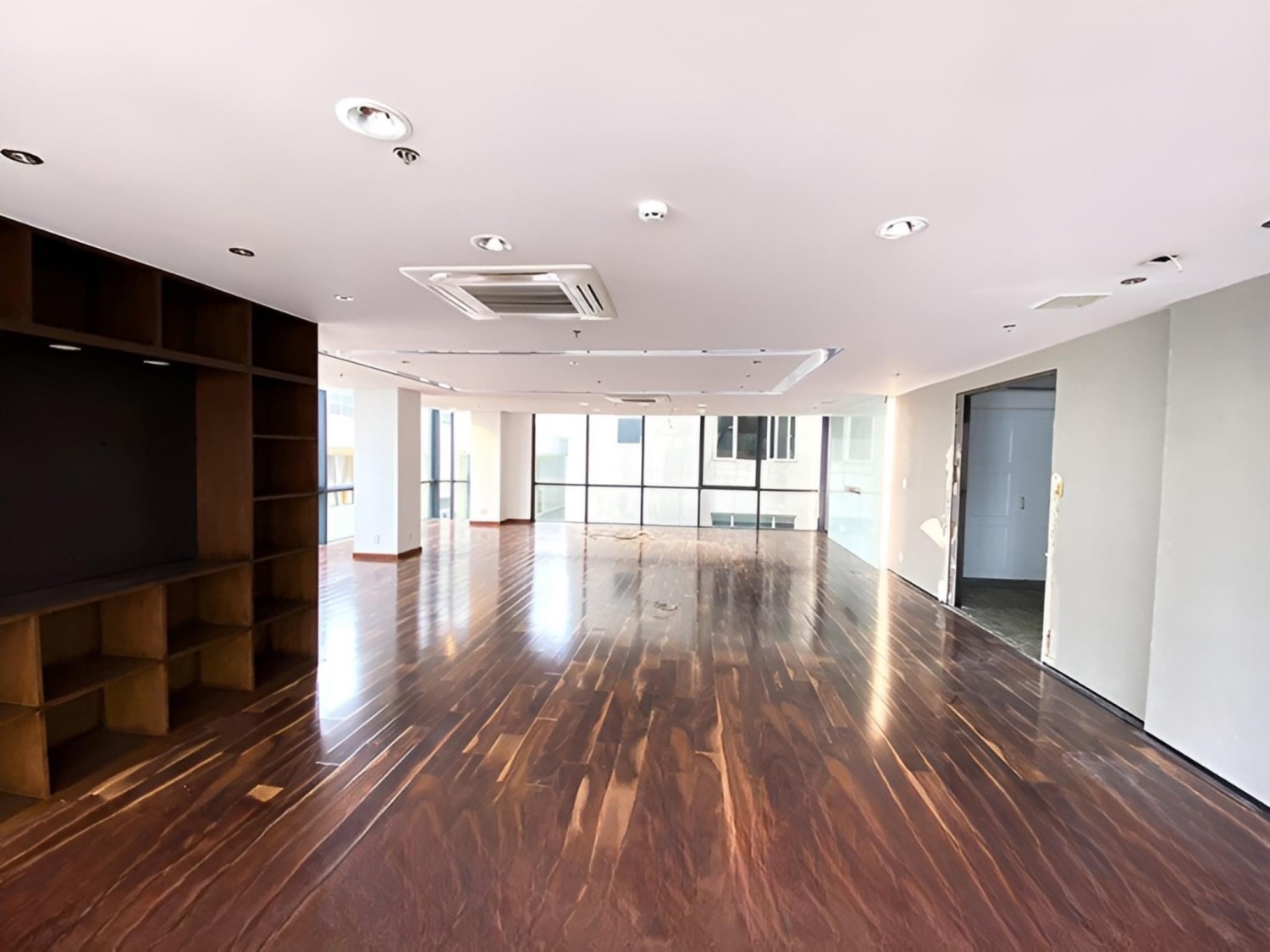 Cho thuê văn phòng 220m2 tại Hà Tôn Quyền, Quận 11, Hồ Chí Minh với nhiều tiện ích