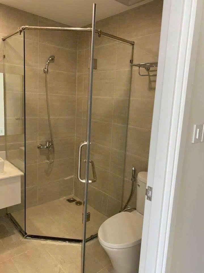 Chính chủ cho thuê căn hộ Hà Đô 2 phòng ngủ với diện tích 86m2, nội thất đẹp view hồ bơi, giá 20tr bao phí quản lý suất oto