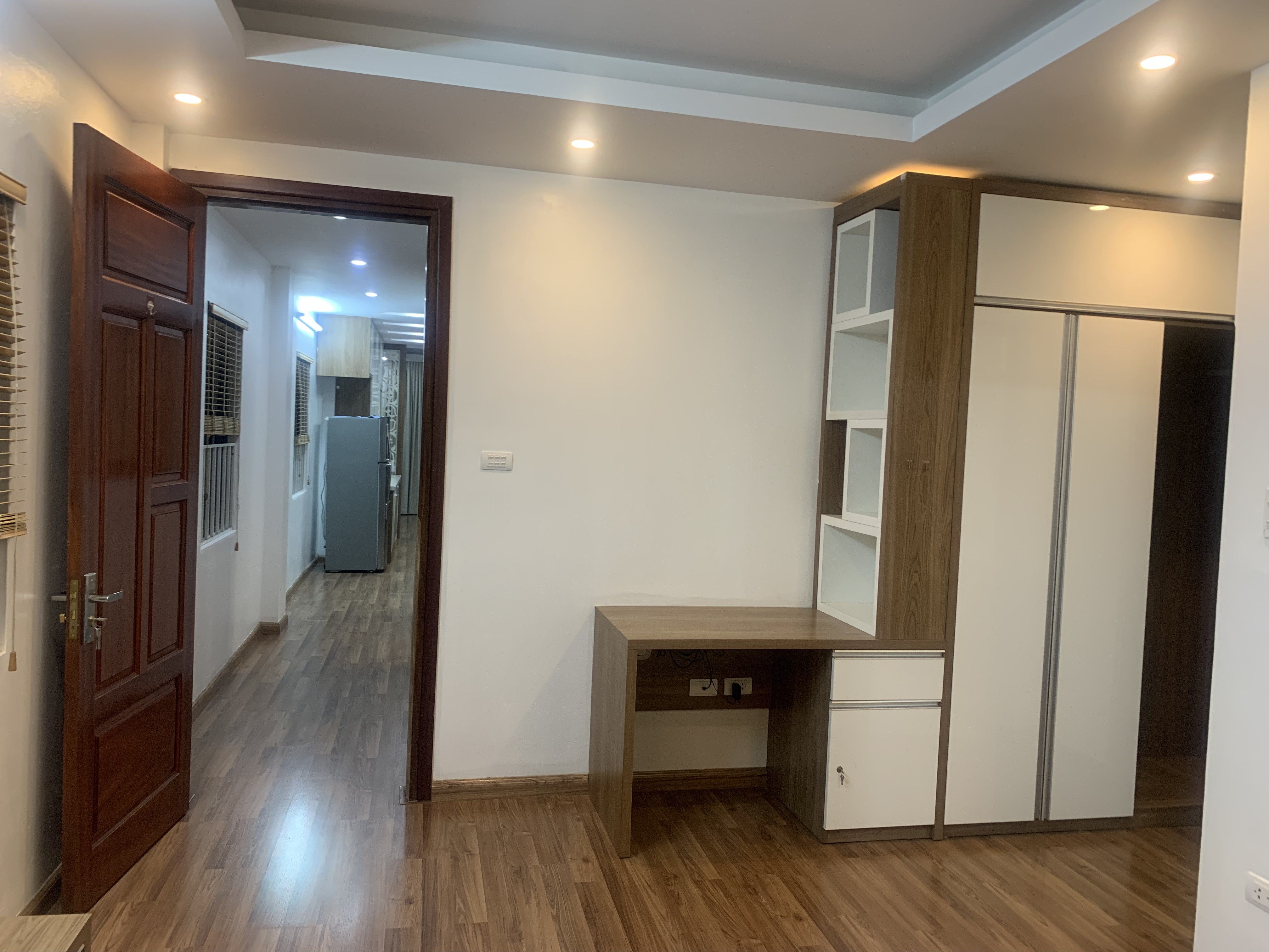 Cho thuê căn hộ dịch vụ 100m2 Trịnh Công Sơn Tây Hồ đầy đủ nội thất