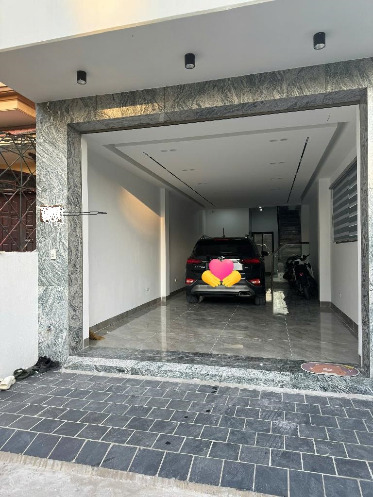Bán nhà nguyễn văn cừ-long biên,thang máy,gara oto,full nội thất,dt 38m,mt 4,2m,