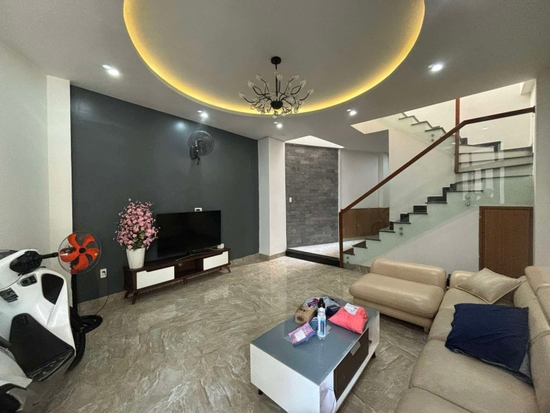 Bán nhà hoàng diệu, 60m2, gần đường, mới cứng, tiện ở ngay, chưa tới 3 tỷ.