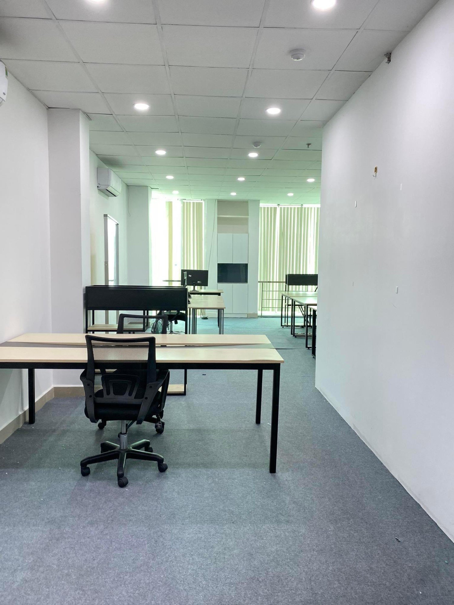 Cho thuê văn phòng cao cấp 600m2 và 1.200m2 tại dự án Home City Trung Kính giá chỉ 300.000 VNĐ/m2
