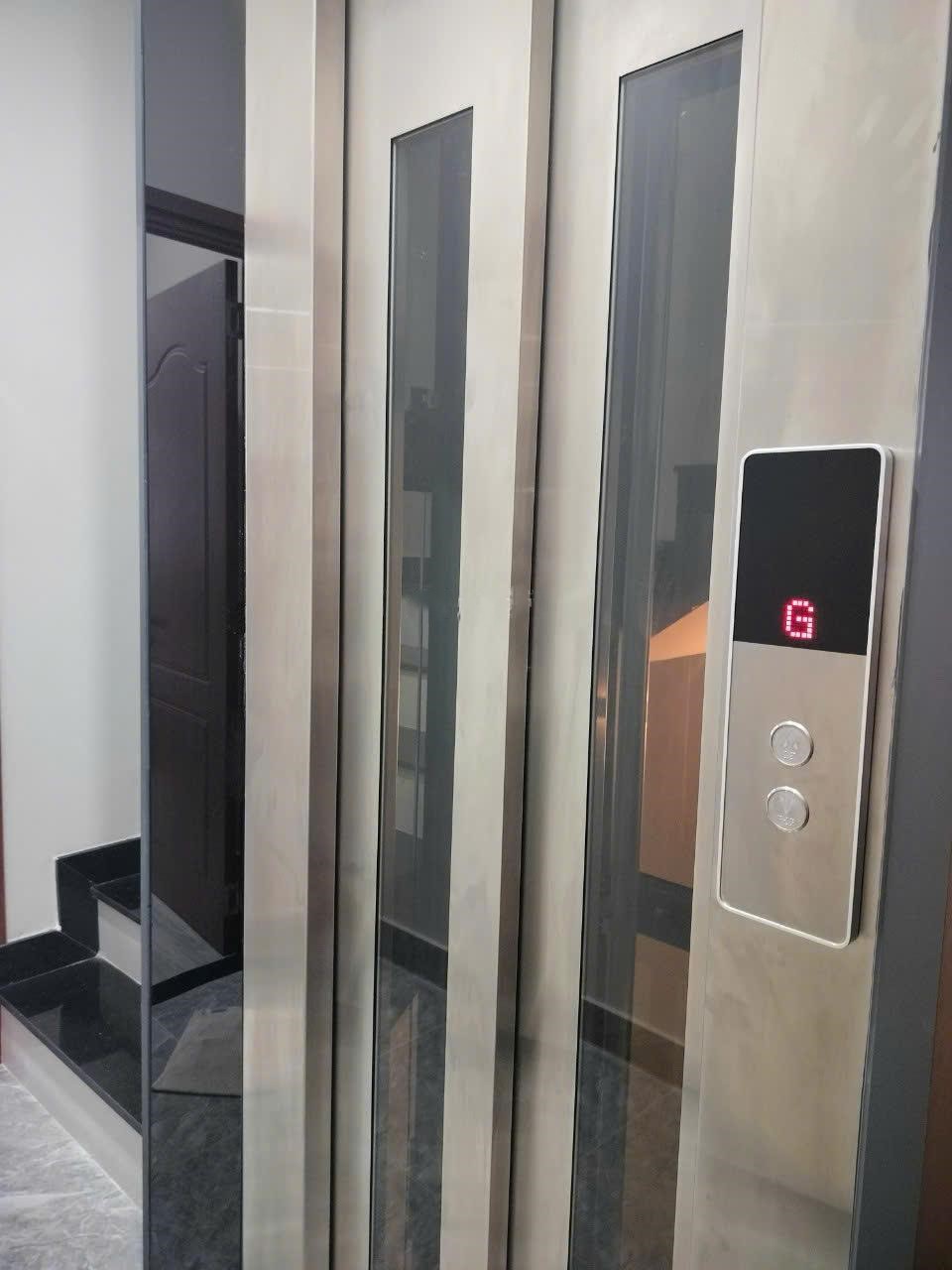 Nhà hxh cmt8 - tô hiến thành, q10. 5x20m. giá: 16 tỷ. 4 tầng, tm - đơn giá: 155t