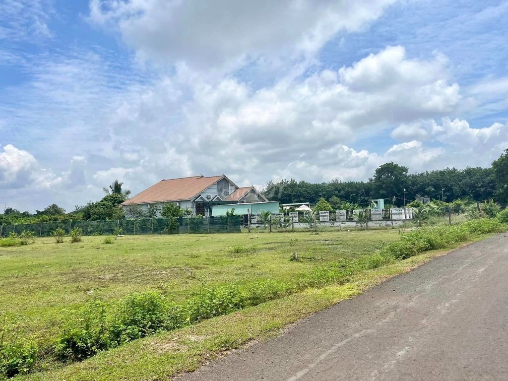 Bán đất 4 lô mặt tiền Quốc Lộ 13 Bến Cát Bình Dương 1200m2 giá 460 triệu