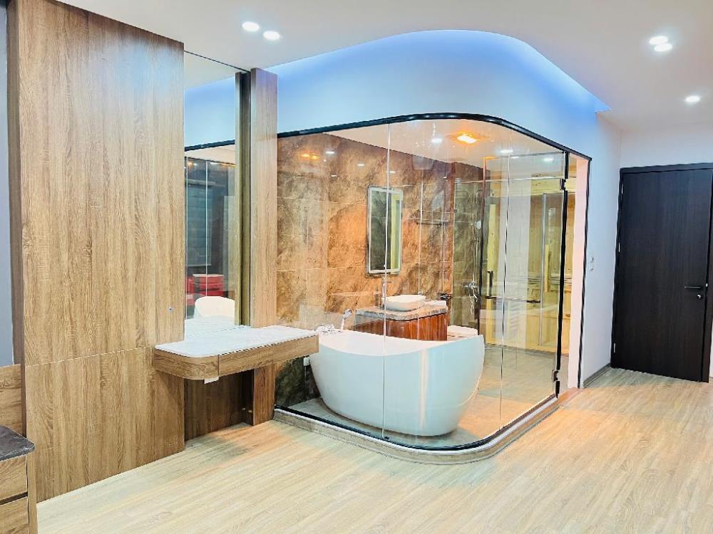 Bán nhà Ngọc Lâm 80m2, thiết kế đẹp, kinh doanh sầm uất, giá 12 tỷ 5