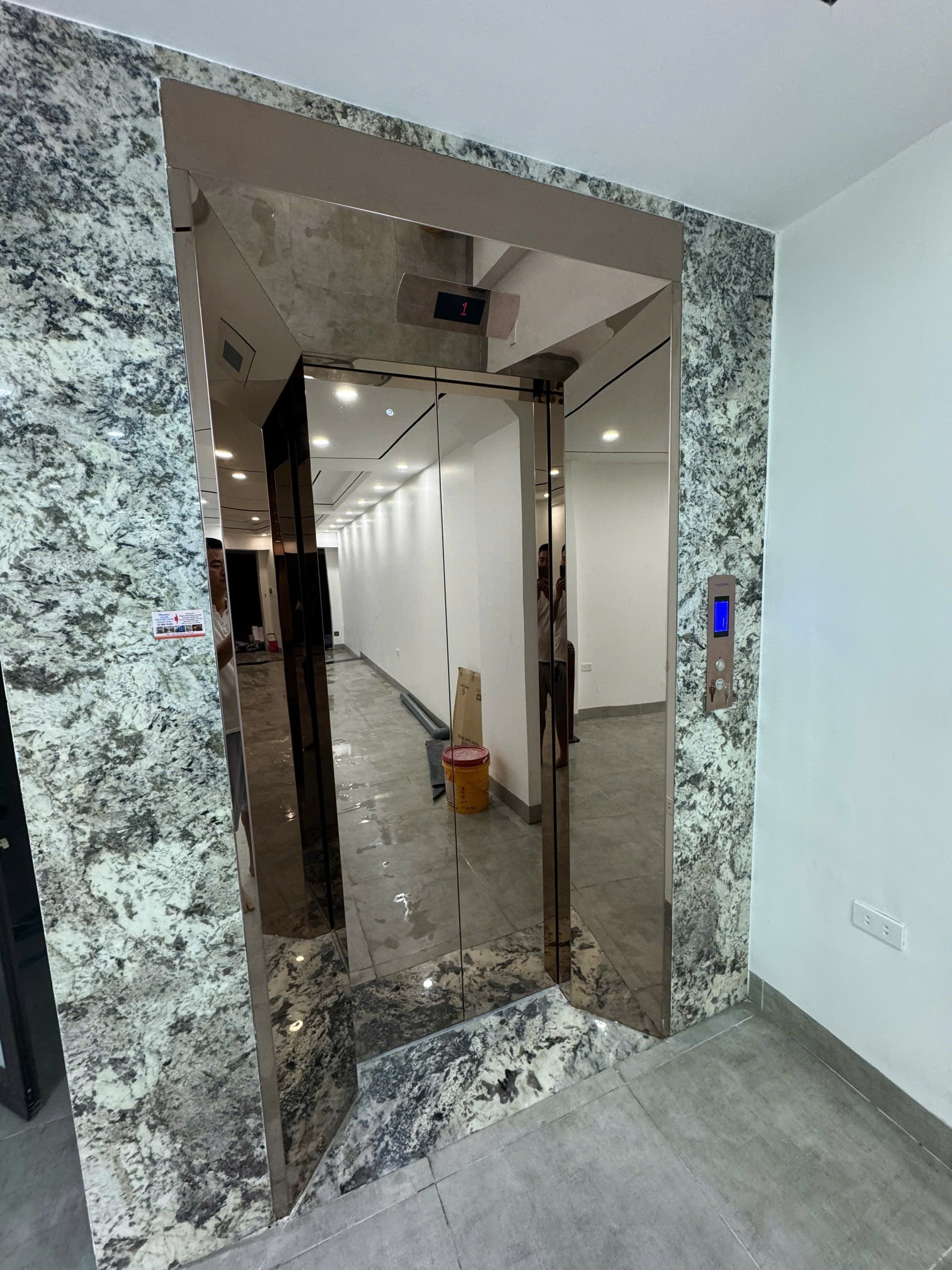 Nhà 7 Tầng Phố Trạm Long Biên Mới Xây Cần Bán.