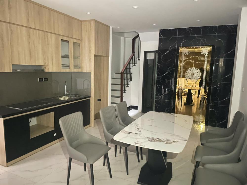 Bán nhà riêng 50m2 6 tầng thang máy đường 800A Cầu Giấy gần trường học