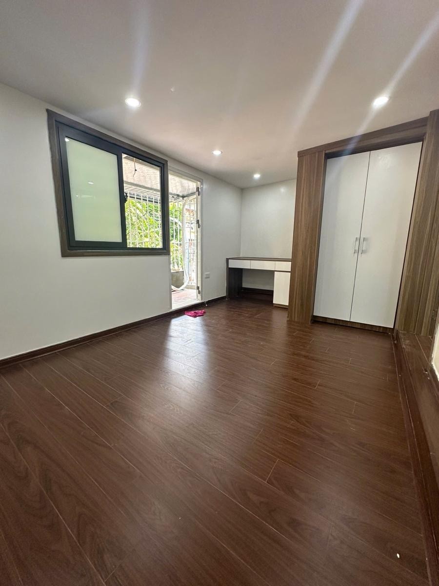 Bán nhà riêng 5 tầng đường Ngọc Hà, Ba Đình 65m2 giá 14,2 tỷ gần Hồ Đầm Tròn