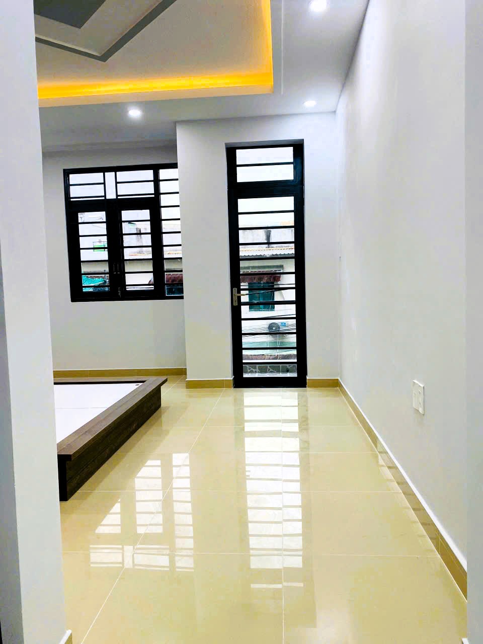 Bán nhà riêng 60m2 đường An Dương Phú Thượng Tây Hồ Hà Nội thang máy ô tô nhỏ