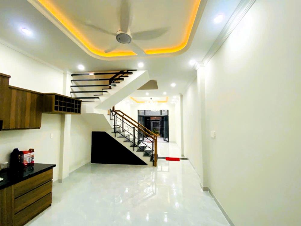 Bán nhà riêng phố Lê Đức Thọ, 42m2, 4 tầng, giá chỉ 6.8tỷ, full tiện ích