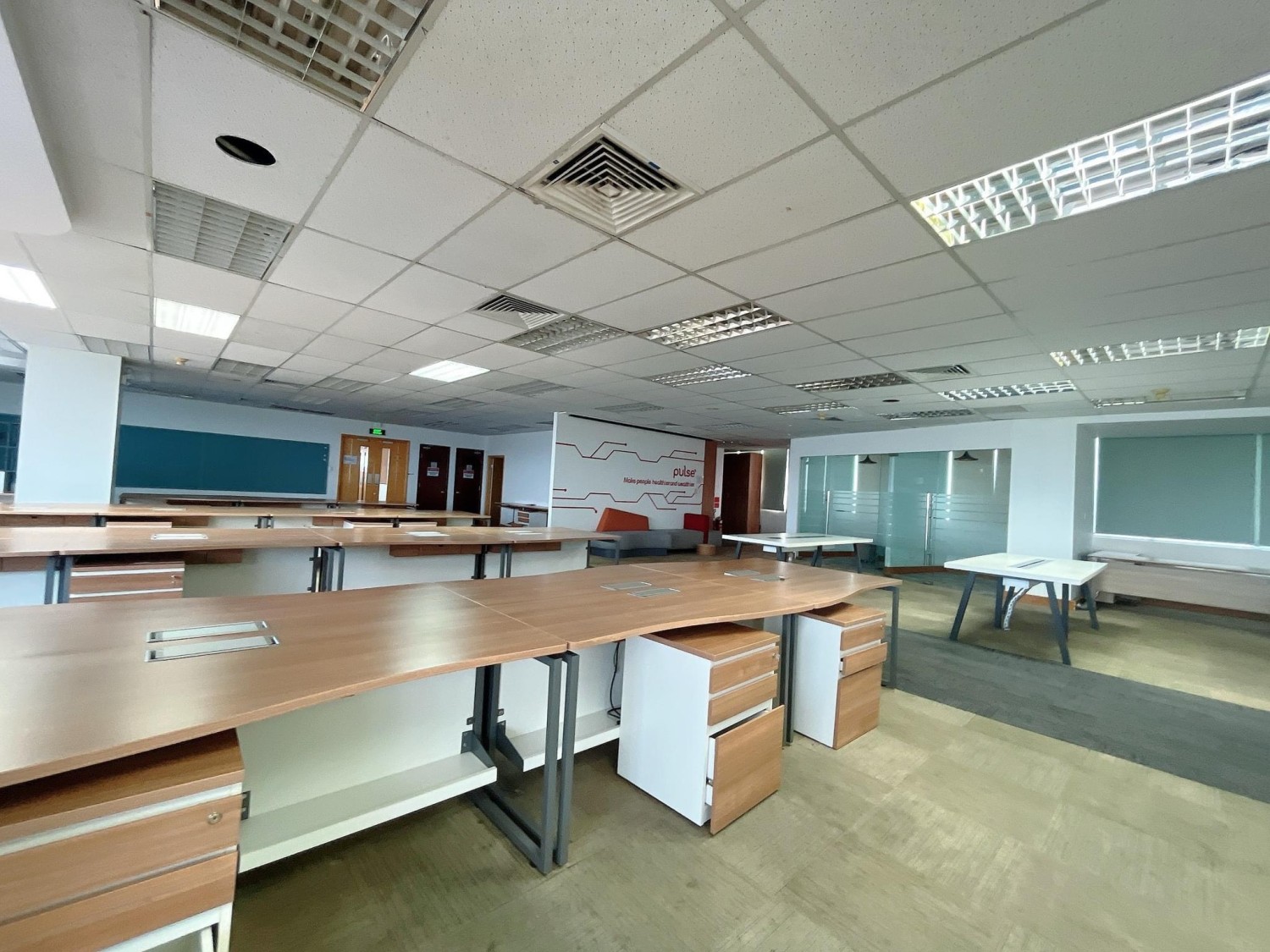 Cho thuê văn phòng đẹp xuất sắc tại Nguyễn Khắc Nhu, Quận 1, 52 triệu, 135m2