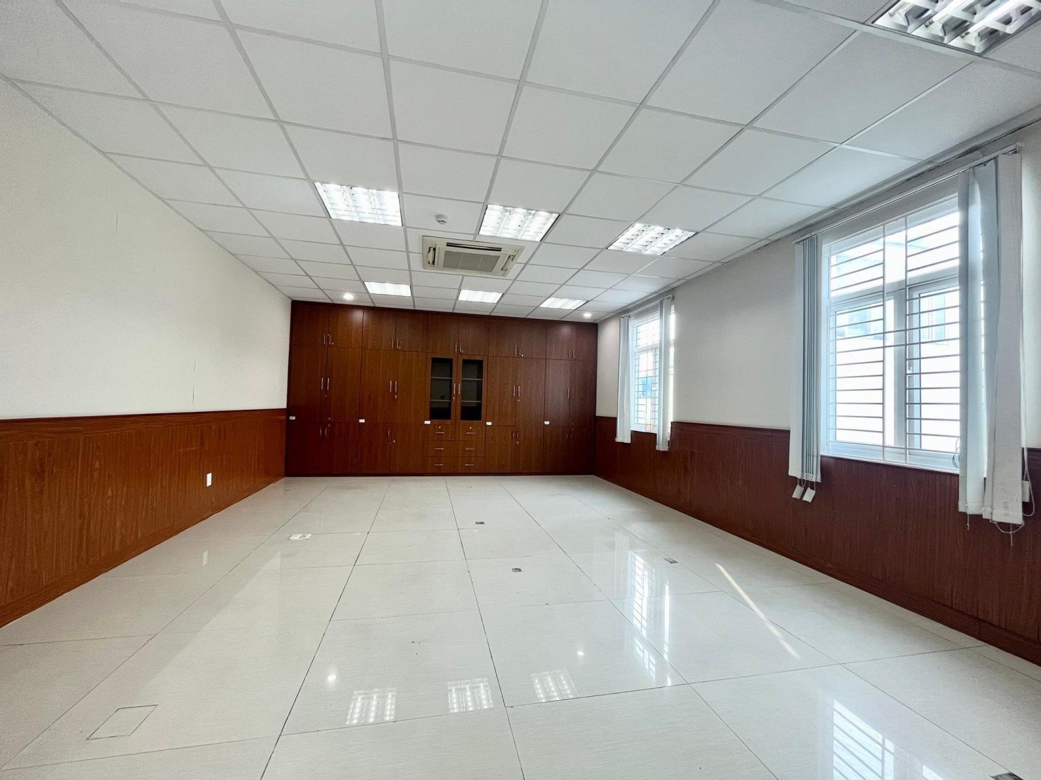 Cho thuê văn phòng Duy Tân 50m2 thông sàn giá 8 triệu