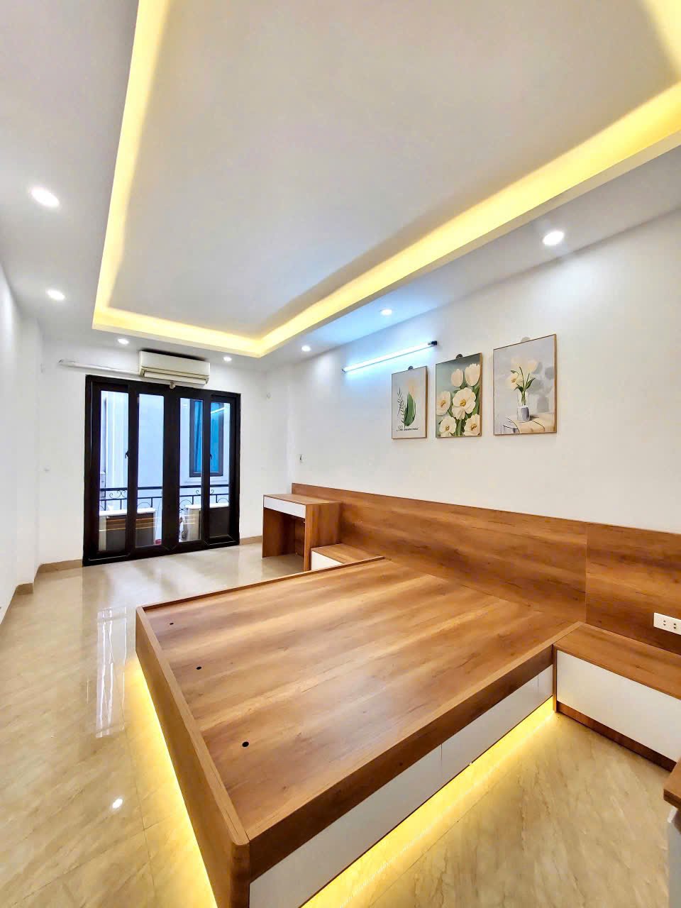 Phân khúc hiếm Hoàng Mai- ô tô đỗ cổng - full nội thất - 35m2 x 5t, 5.x t