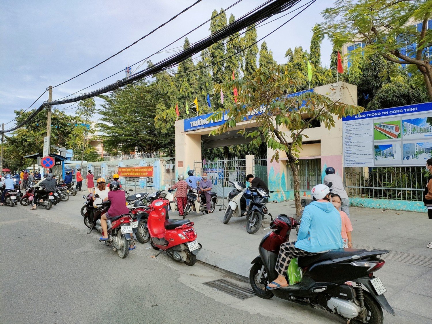 Bán đất 1.000m2 có 250m2 thổ cư tại đường HLLG, Thanh Phú, Bình Long, giá tốt