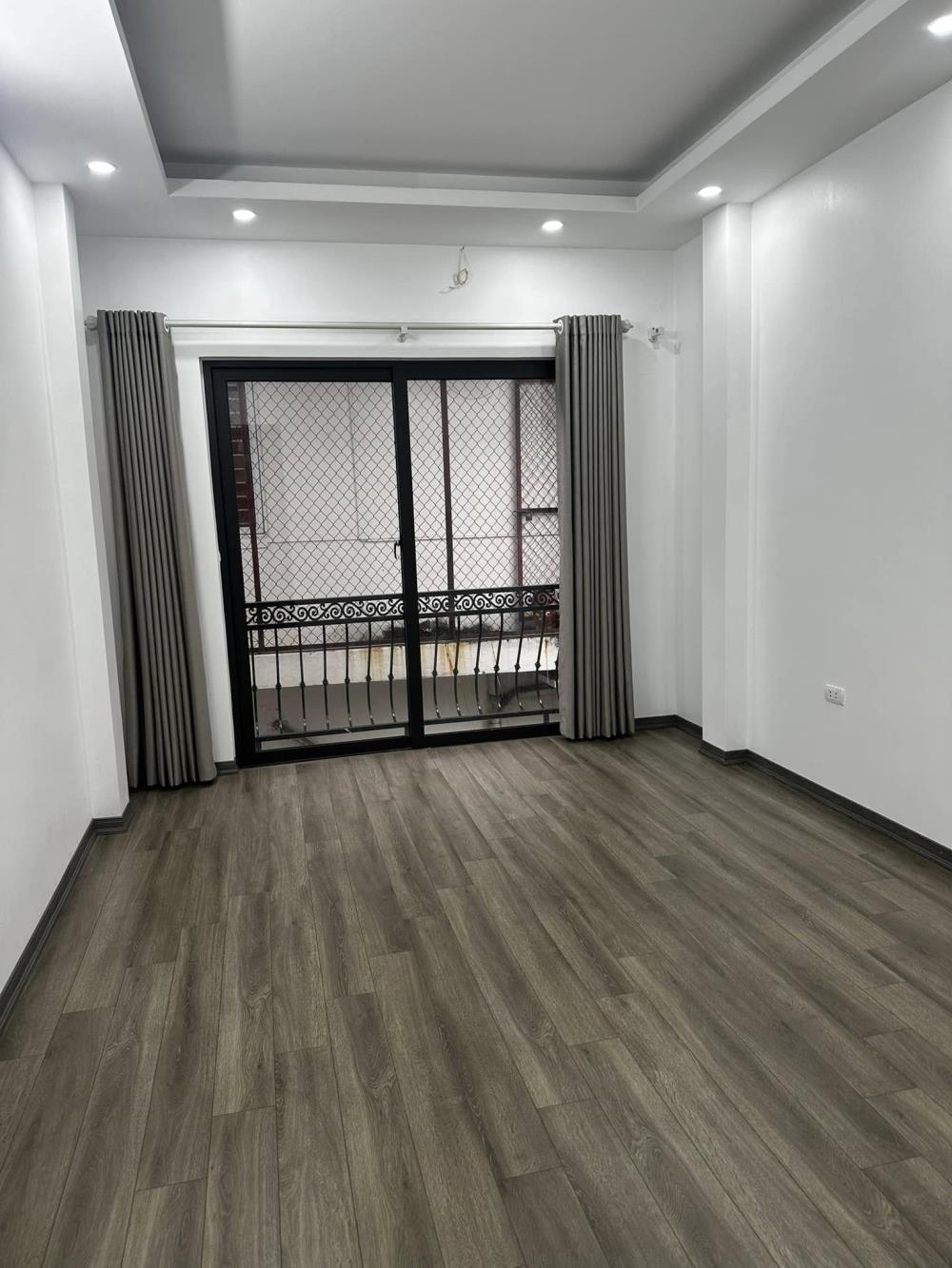 Hiếm - hào nam, đống đa 40m, 5 tầng, 8.8 tỷ thang máy, ngõ rộng, gần phố, mới