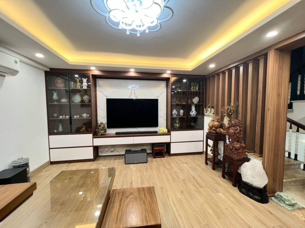 Bán gấp nhà Nguyễn Văn Cừ, Long Biên, 110m2 x 8 tầng, 27,9 tỷ, sát phố