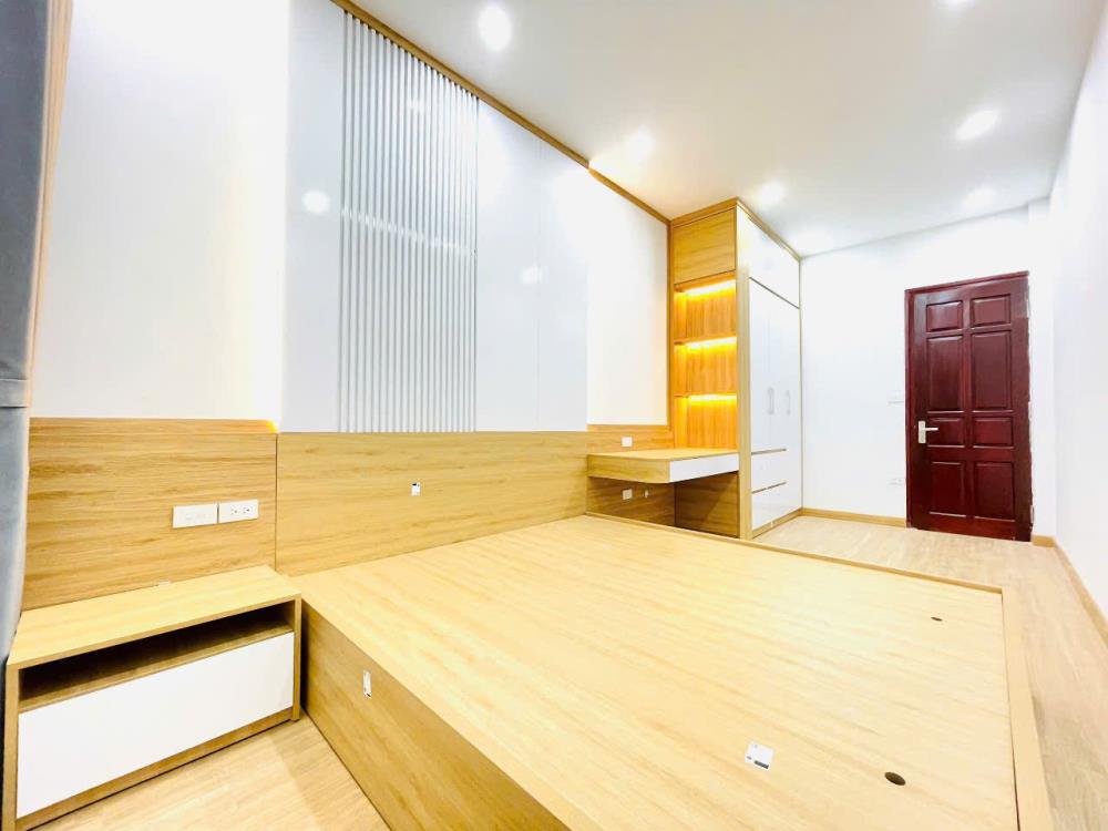 Bán gấp nhà 3 tầng Nguyễn Tri Phương, gần cổng sân bay, diện tích lớn 82.1m², giá chỉ 6.5 tỷ