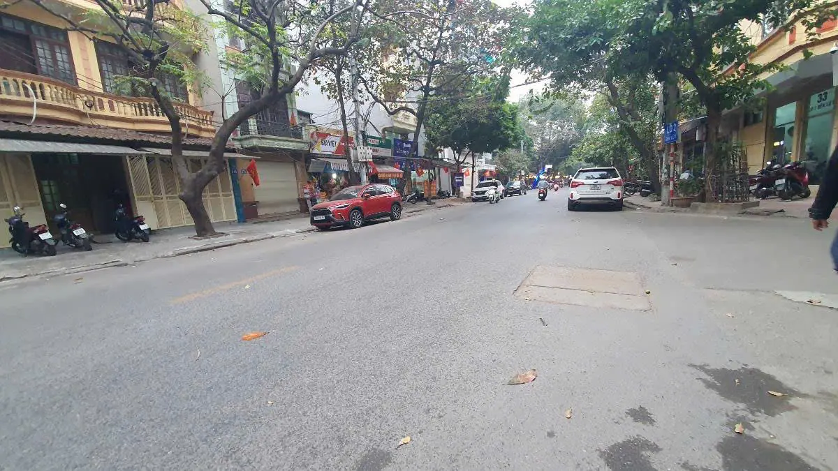 Bán nhà biệt thự liền kề 50 m2 đường Đền Lừ, Hoàng Mai, Hà Nội thang máy, ô tô tránh