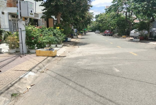 Bán nhà mặt phố 50 x 130m đường Hà Huy Giáp Quận 12 giá 50 tỷ