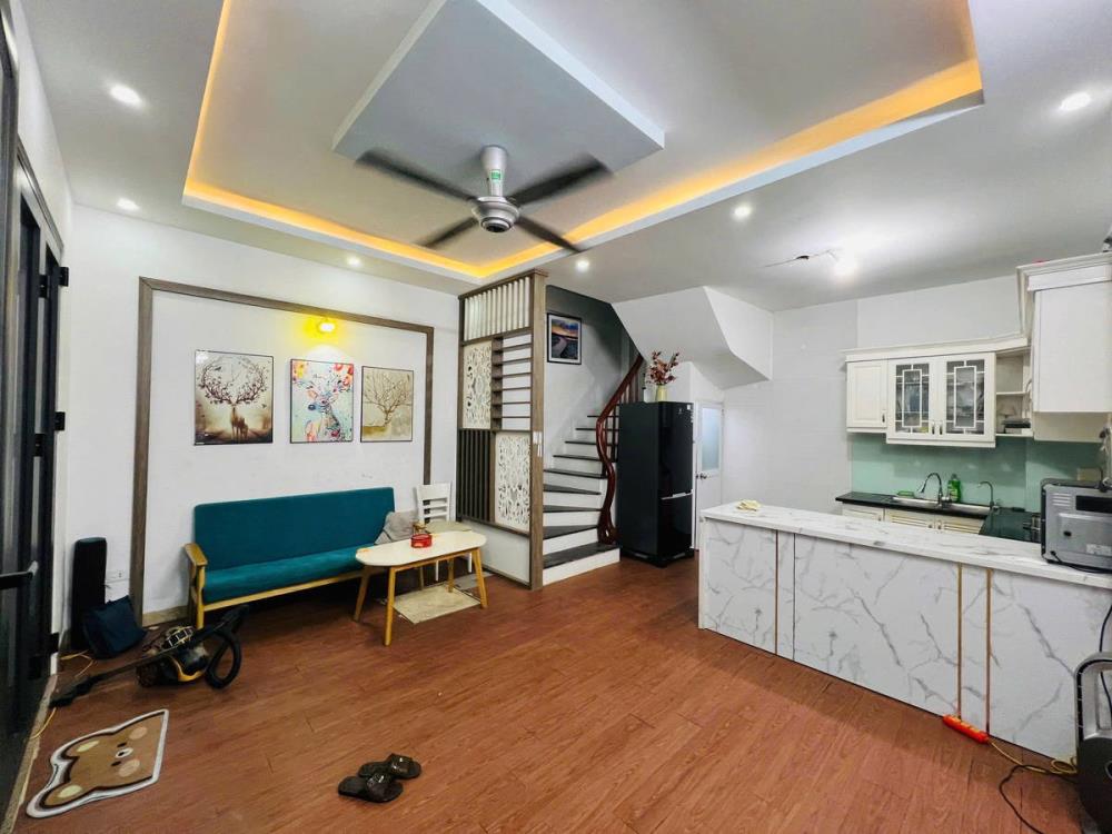 Bán nhà Hoàng Văn Thụ, Hoàng Mai, 49m2, 5 tầng, mt 5m, 9.5 tỷ
