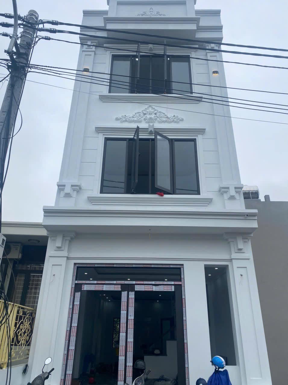 Bán nhà 3 tầng ngõ 20 cao xanh. dt:52m2,mt:4.6m 2 oto tránh nhau