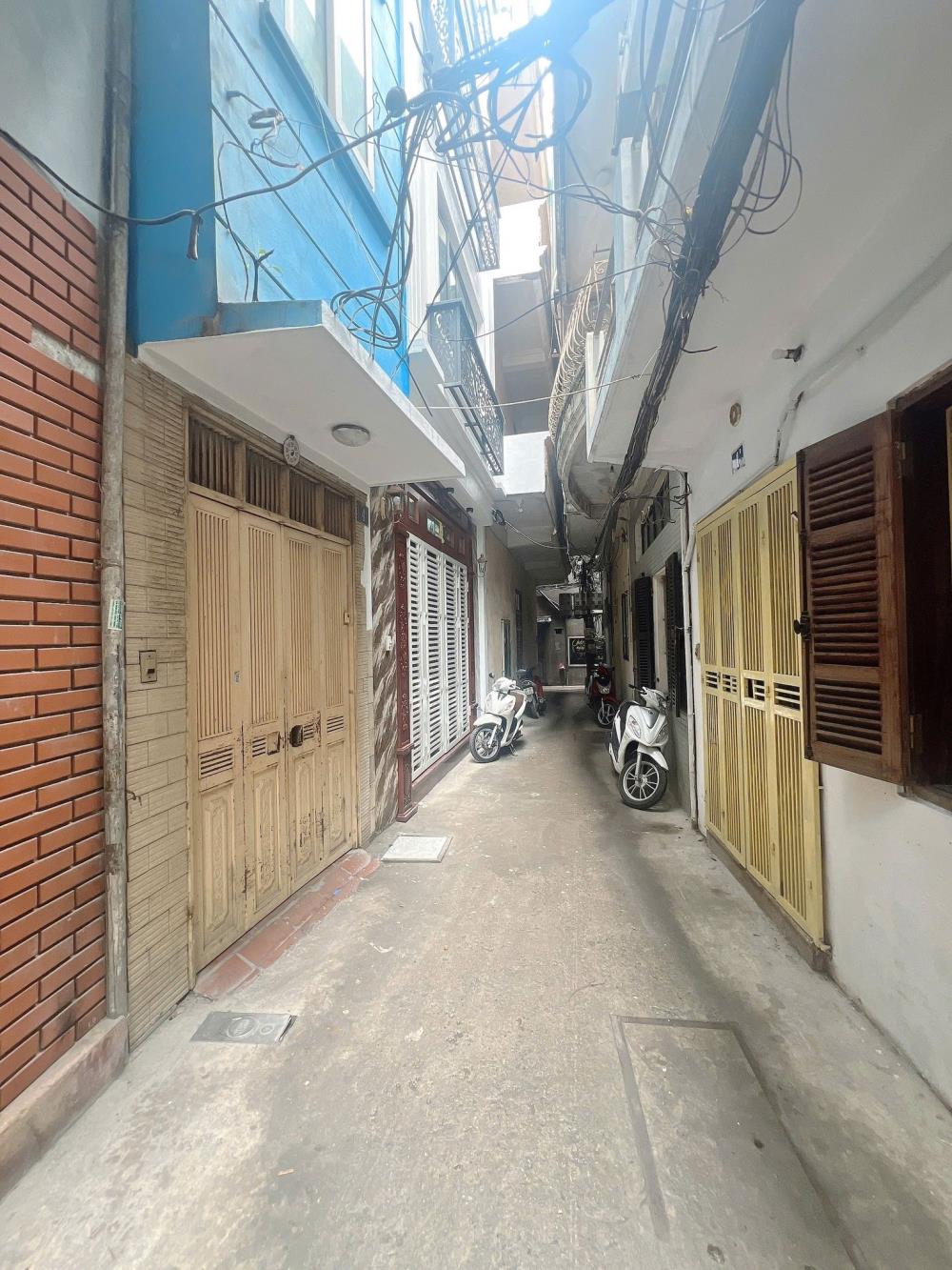 Bán nhà - hàng kịch độc có 102. lê duẩn 50m2 nhà 3 tầng mặt tiền 4.3m. 8.5 tỷ. ngõ to 3 gá
