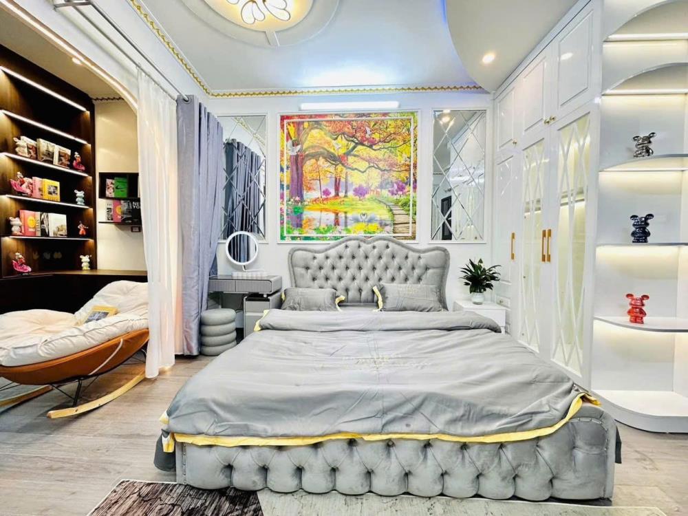 Bán nhà riêng phường Lĩnh Nam quận Hoàng Mai diện tích 37m2 giá 6,38 tỷ có sân chơi cầu lông
