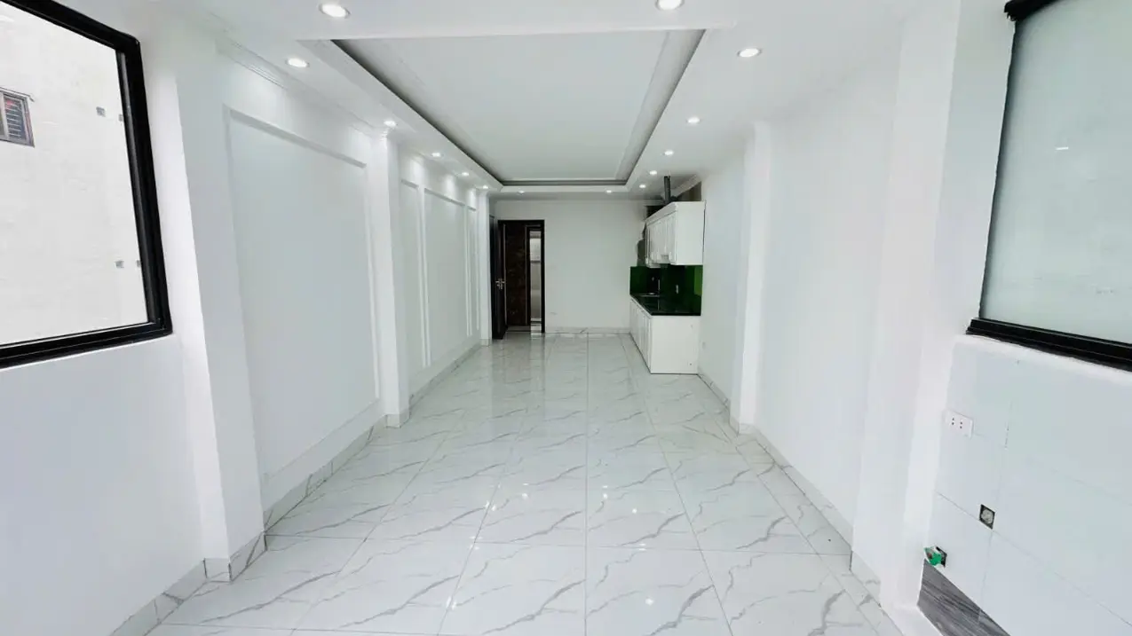 Bán nhà xây mới 5 tầng 33m² gần mặt phố Lê Trọng Tấn, ô tô tiện gửi, giá 6.1 tỷ