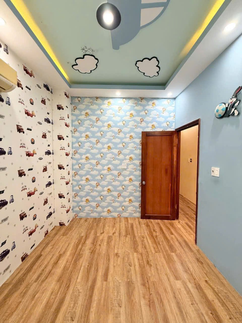 Cho thuê nhà mới xây mặt tiền Nguyễn Thị Huỳnh, 1 trệt, 3 lầu + sân thượng, giá 25 triệu 1 tháng, Phú Nhuận