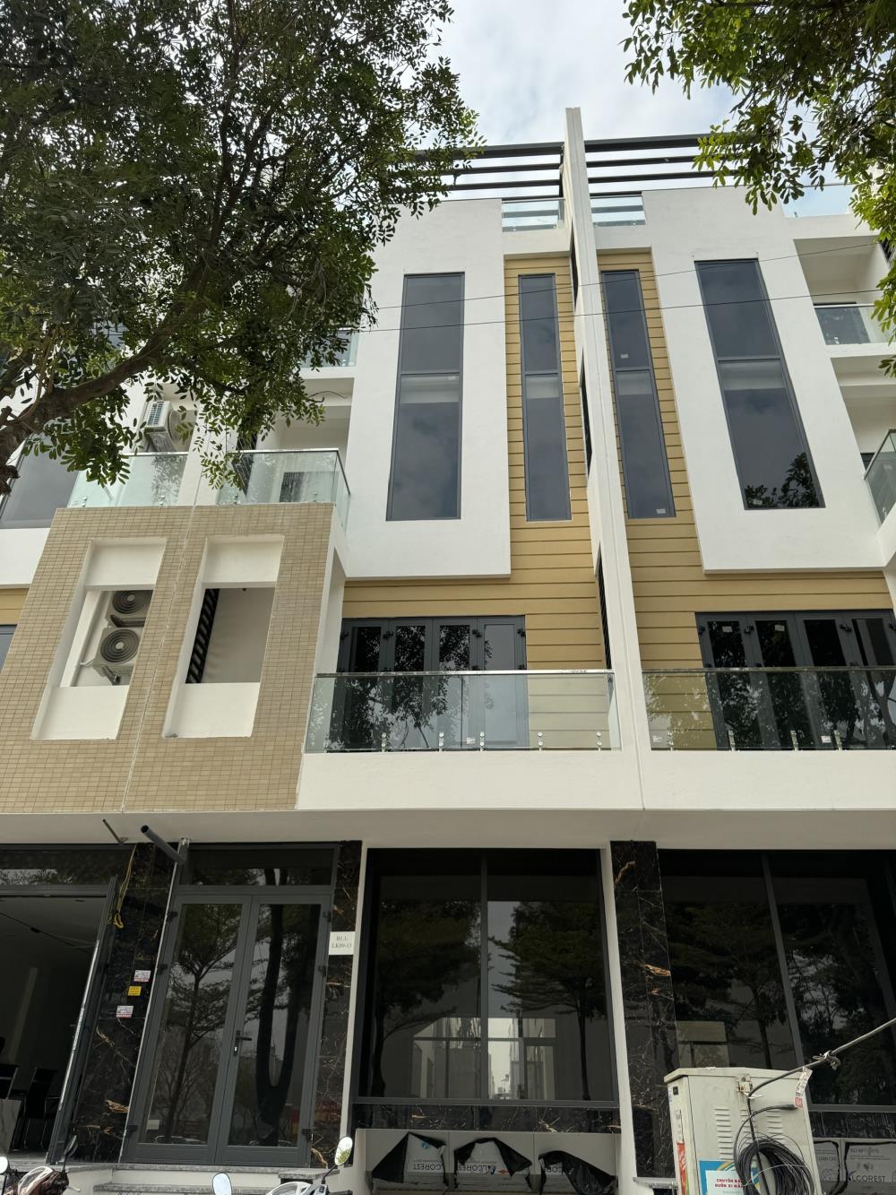 Bán căn M9-10 biệt thự An Khang, 225m2, hướng Đông Nam, đường 17m, đang cho thuê 60tr