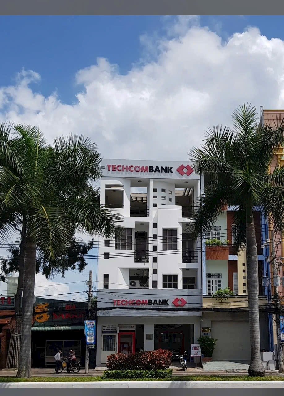 Cho thuê nhà mặt phố 3 lầu đường 3 Tháng 2 quận Ninh Kiều Cần Thơ diện tích 400m2
