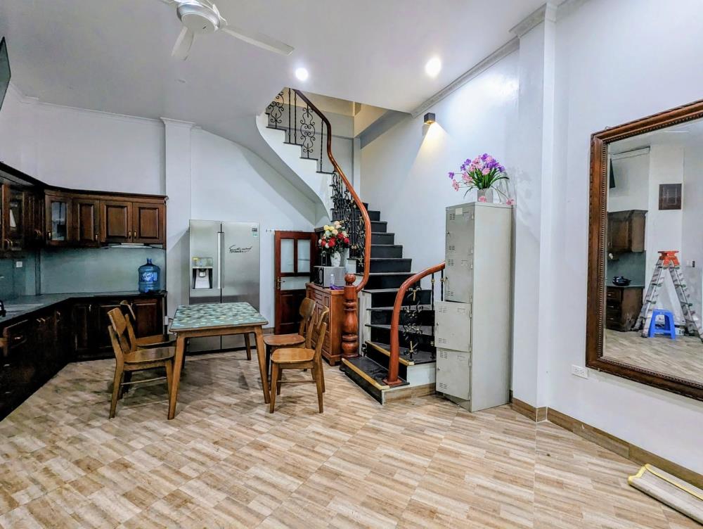 Cần bán nhà phố nguyễn quý đức 40m 5 tầng, mặt tiền 6,2m giá 7,99 tỷ ô tô đỗ cửa