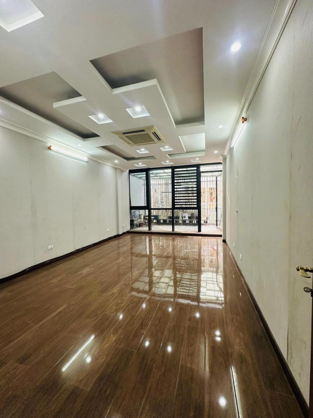 Bán nhà riêng 5 tầng tại An Dương Vương, Tây Hồ, Hà Nội 30m2 ô tô đỗ cửa giá 5,9 tỷ