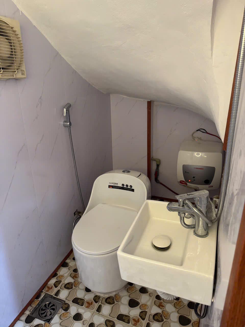 Cần thanh khoản gấp nhà ngõ lương sử 30m2 4 tầng 2m mặt tiền giá 5.4 tỷ