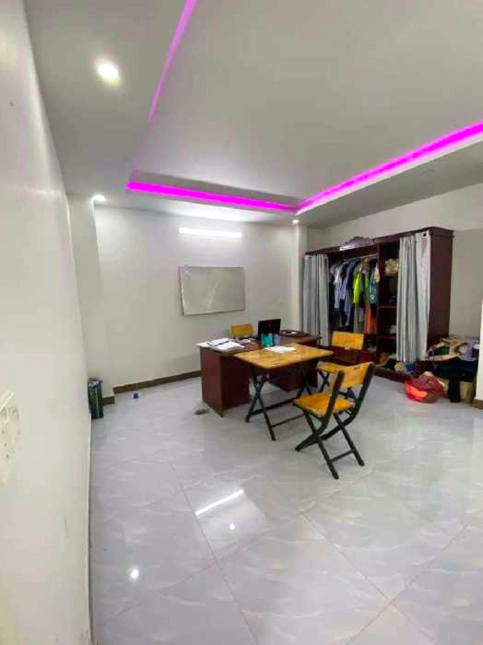 Bán toà building 8 tầng lô góc 3 mặt thoáng, 186m², mặt tiền15m, giá 145 tỷ tại Dịch Vọng Hậu