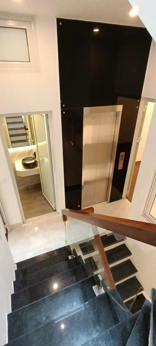 Bán nhà phân lô, ô tô vào nhà, thang máy, trung tâm quận Thanh Xuân, Hà Nội