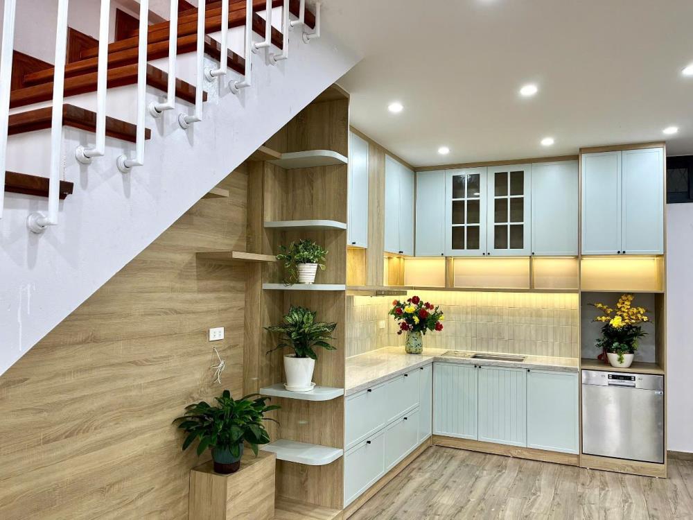 Bán nhà Bắc Cầu -Long Biên,ô tô đỗ cổng, full nội thất,dt 40m x3 tầng.mt 4,8m