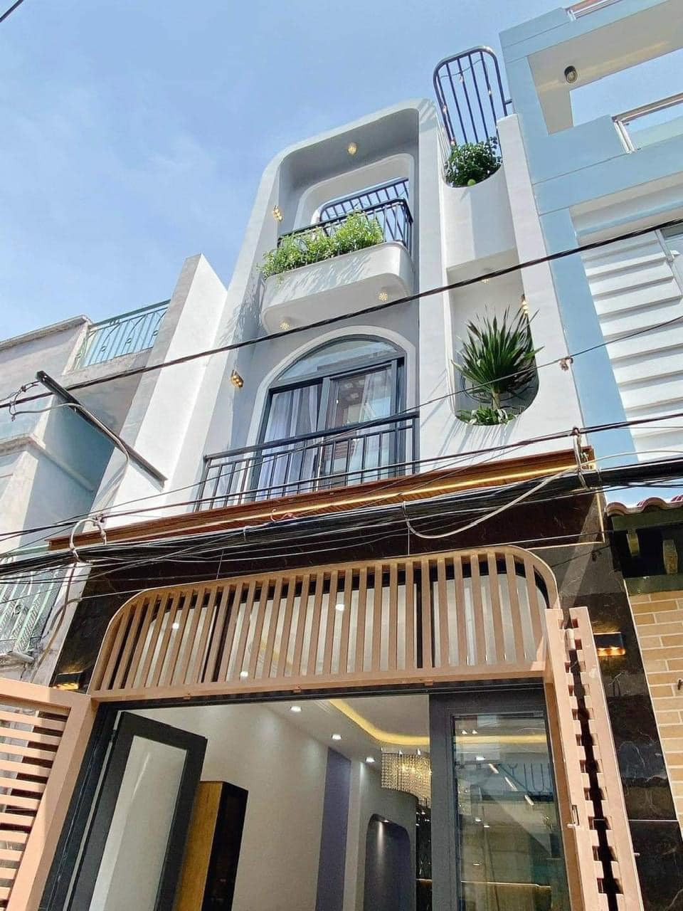 Cần bán nhà hẻm 6m tại Trần Hưng Đạo - Quận 1, dt 40m2, giá siêu tốt 2.2 tỷ