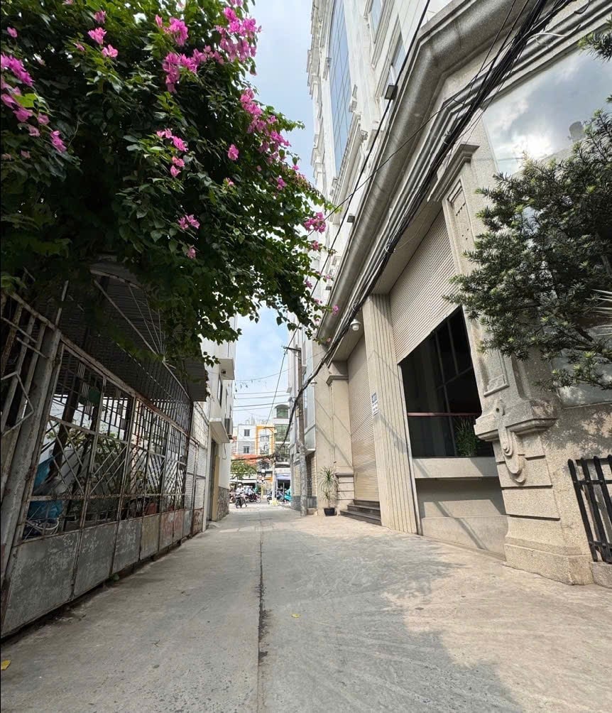 Bán nhà Xuân Đỉnh, 71m², 4 tầng, mặt tiền 5.5m, ô tô vào nhà, cách phố 15m