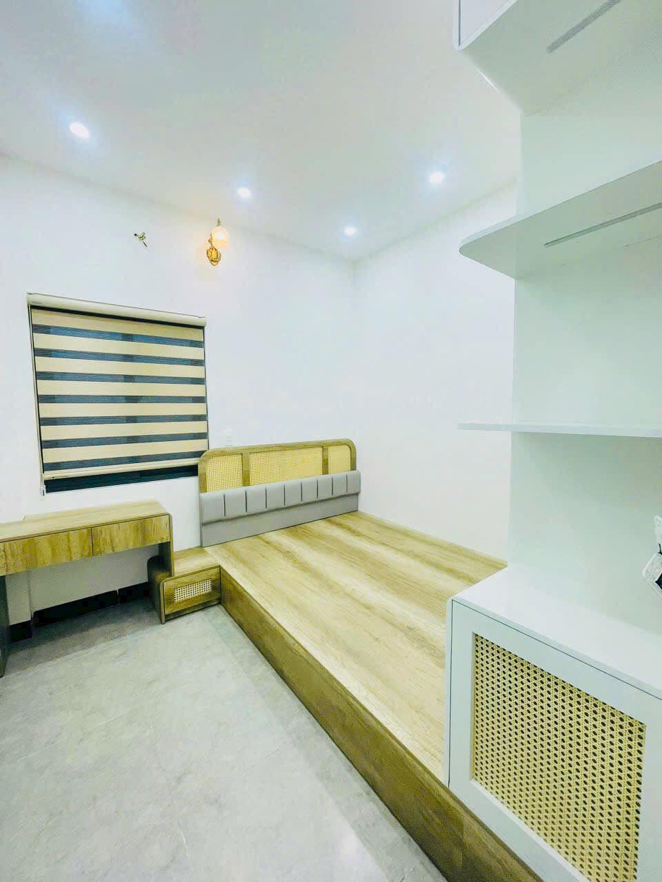 Bán nhà riêng, nhỉnh 4 tỷ, gần trường cao đẳng Điện Lực, cách mặt tiền Hà Huy Giáp 100m