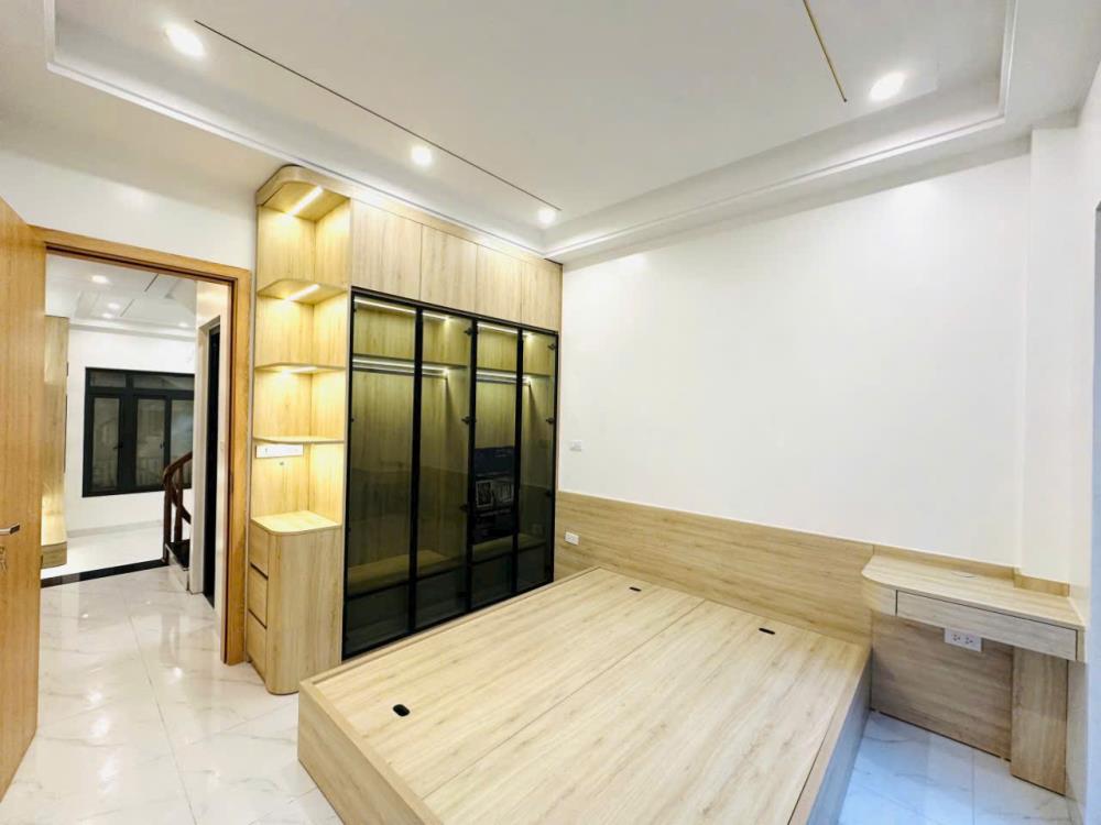 13.5 tỷ, lô góc 5 tầng Ngọc Thụy ô tô vào nhà - ngõ thông Hồng Tiến kinh doanh