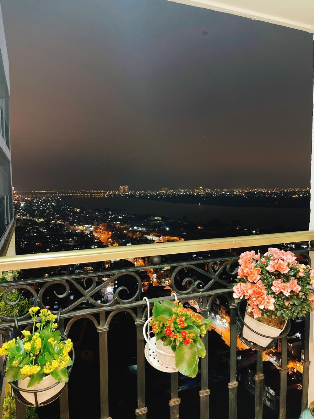 Chỉ 8.x tỷ căn góc 3pn 127m2 sẵn sổ tại cc Hòa Bình Green City 505 Minh Khai