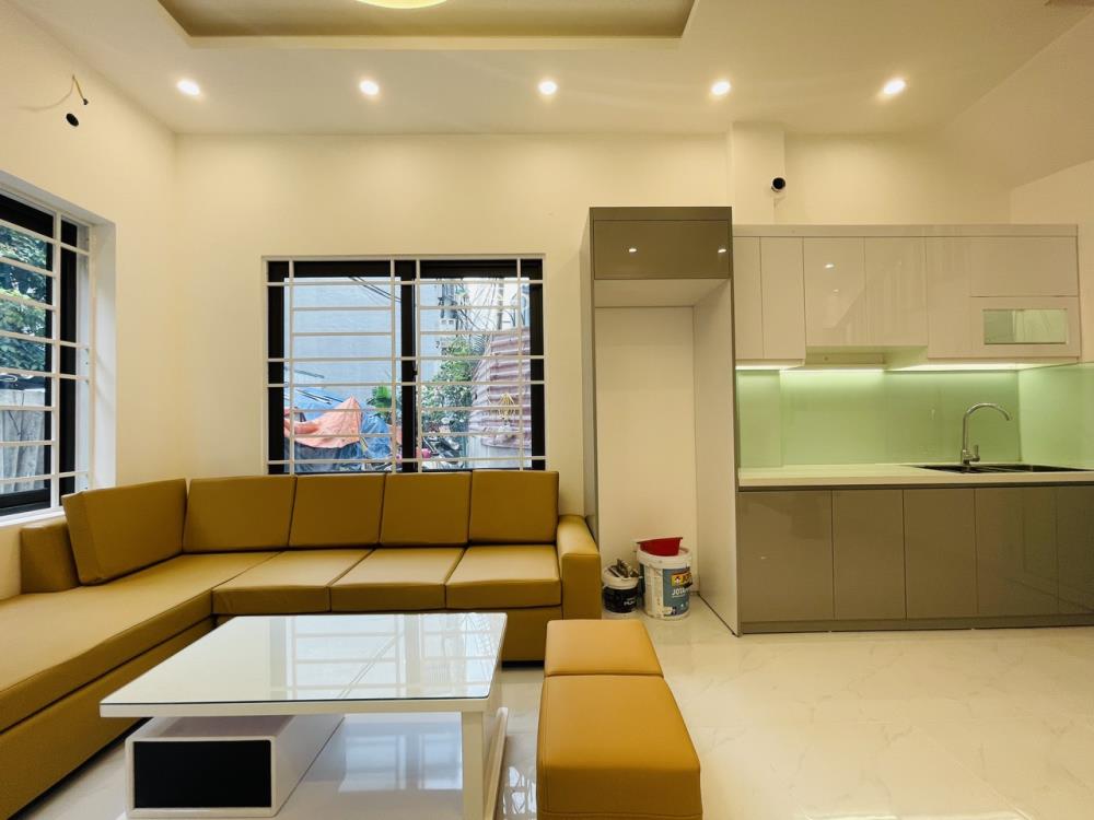 Bán nhà Hoàng Quốc Việt, 8 tầng, diện tích 80m2, thích hợp làm văn phòng, giá 21 tỷ